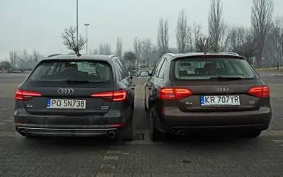 Dwa Audi A4 Avant stoją obok siebie. Wymiary tych modeli są podobne, co widać na zdjęciu.