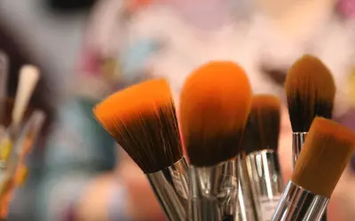 Balsamy i spray do ciała - rosnąca kategoria w kosmetykach masowych