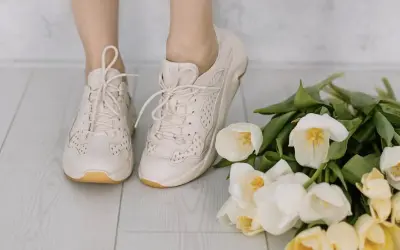 Jak wybrać modne sneakersy damskie na co dzień? Przegląd trendów, wygody i stylizacji