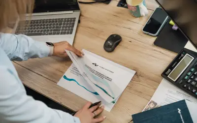 Doradztwo energetyczne przed inwestycją — kiedy projekt poprawia zyski, a kiedy tylko zamraża kapitał?