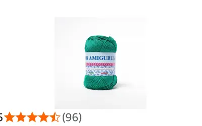 Gomitolo di filati amigurumi verde brillante, perfetto per creare giocattoli e decorazioni.
