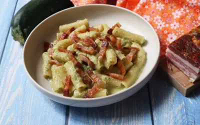 Pasta Zucchine e Pancetta: Ricetta Cremosa e Croccante Perfetta