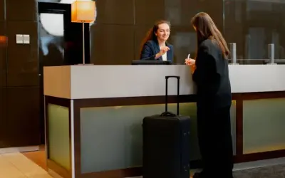 Czy w hotelu trzeba pokazać dowód? Sprawdź, co musisz wiedzieć