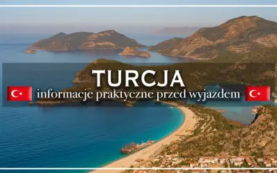 Piękna zatoka w Turcji, idealna na wakacje w październiku. Słoneczna pogoda i błękitne morze zachęcają do wypoczynku.