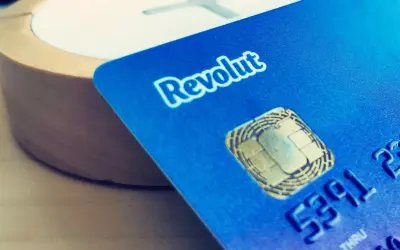Niebieska karta Revolut z chipem. Czy Revolut jest bezpieczny? Zaufaj nowoczesnym technologiom płatniczym.