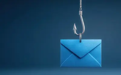 Ein blauer Brief wird von einem Angelhaken hochgehalten, ein Symbol für Social Phishing.