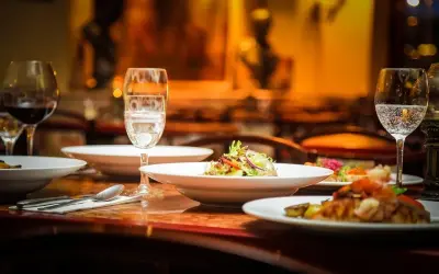 Gdzie zjeść w Gnieźnie? Odkryj sprawdzone smaki i restauracje