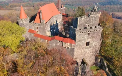 Zamek Grodziec i okolice: przewodnik po wulkanach i historii