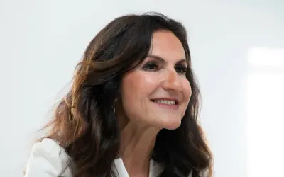 Gunilla von Platen, en framgångsrik svensk entreprenör, ler mot kameran.