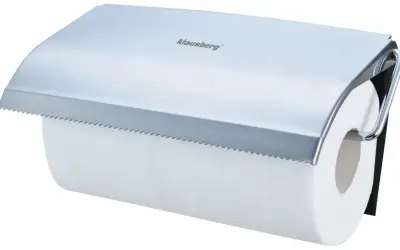 Elegancki uchwyt na ręcznik papierowy Klausberg ze stali nierdzewnej, z ząbkowaną krawędzią do łatwego odrywania.