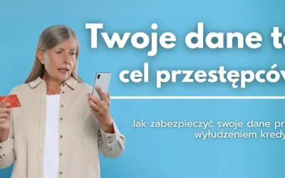 Kobieta z kartą kredytową i telefonem. Twoje dane to cel przestępców. Dlaczego po wygraniu drobnej kwoty w loterii pożyczkowej dostajesz więcej ofert spamu?