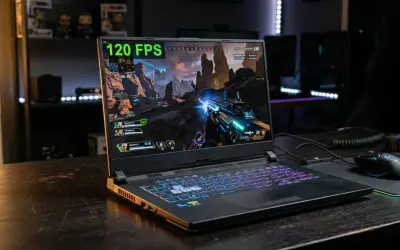 Laptop z podświetlaną klawiaturą gra w grę akcji przy 120 FPS. W tle widać półki z figurkami. Intel UHD Graphics zapewnia płynną rozgrywkę.