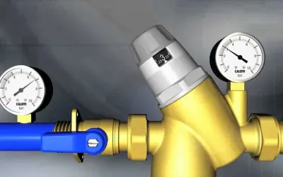 Manomètre et réducteur de pression pour la pression d'eau maison. Le réglage est sur 3 bars.