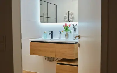 Instalar luz espejo baño: Guía segura y paso a paso (REBT y IP44)