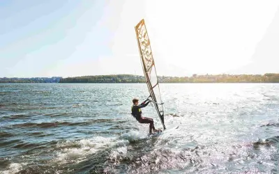 Ile kosztuje sprzęt do windsurfingu? Ceny nowych i używanych zestawów