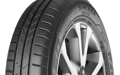 Opona samochodowa Falken Sincera SN110 z felgą.