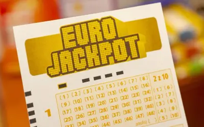 Kupon Eurojackpot z zaznaczonymi liczbami. Zastanawiasz się, dlaczego zwycięzca 206 milionów ze śląska nie odebrał nagrody od razu?