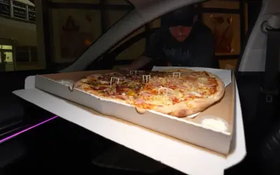 Ogromna pizza w pudełku, gotowa do odbioru. Czy to najostrzejsza pizza w Polsce?