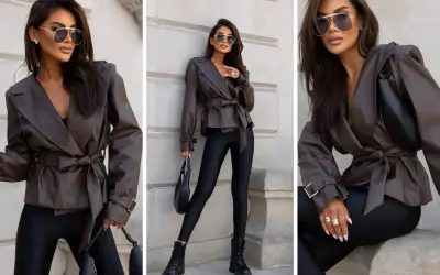 Elegancki styl ubioru: brązowa kurtka z ekoskóry z paskiem, czarne legginsy i botki.