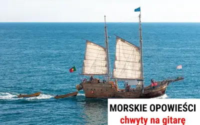 Żaglowiec z portugalską flagą na morzu, jakby opowiadał morskie opowieści. Dwa mniejsze statki towarzyszą mu w podróży.