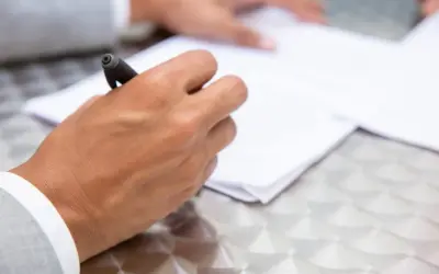 Czy akt notarialny to umowa cywilnoprawna? Poznaj kluczowe różnice