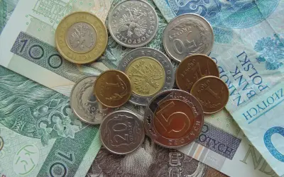Czy warto inwestować w waluty? Korzyści, ryzyka i porady dla początkujących