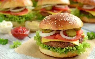 Jak układać hamburgera, aby uniknąć najczęstszych błędów i uzyskać smakowitość