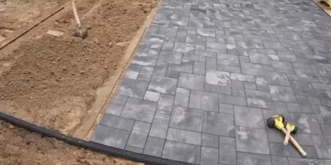 Waga 1 m³ żwiru: Od 1,5 do 1,8 t. Jak obliczyć dla siebie?