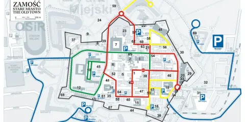 Mapa Zamościa z zaznaczonymi trasami spacerowymi i parkingami. Kolorowe linie wskazują różne ścieżki zwiedzania.