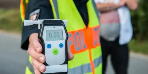 Alkomat: Ile można wydmuchać? Limity, kary, konfiskata w PL