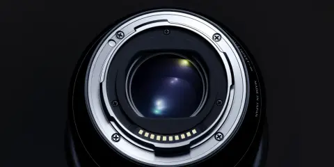 Obiektyw z mocowaniem Micro Four Thirds, gotowy do uchwycenia świata w proporcjach matrycy 4/3.