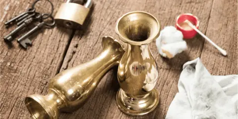 Czyszczenie mosiądzu: Domowe sposoby, porady i triki
