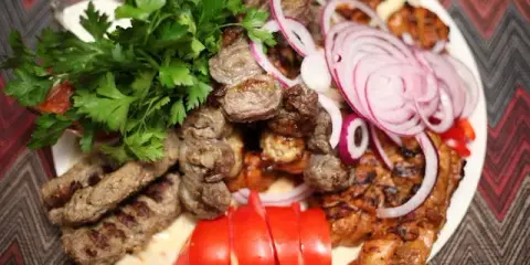 İskender Kebab: Co to jest? Jak rozpoznać autentyczny smak?