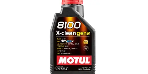 Olej Motul 8100 X-clean gen2 SAE 5W-40, spełniający normę ACEA C3, to syntetyczny olej do nowoczesnych silników.