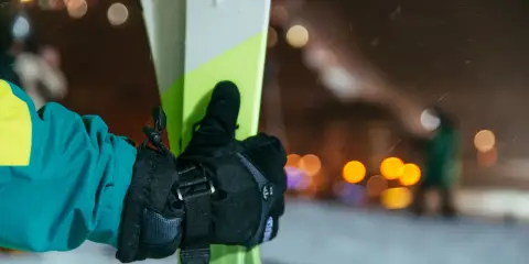 Rękawiczki na narty: Wybierz idealne i nie marznij!
