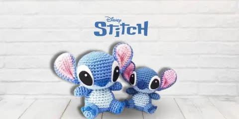 Dos adorables Stitch de ganchillo, uno grande y otro pequeño, listos para ser creados paso a paso.