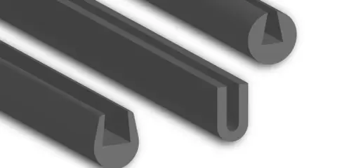 Trois profilés gris en forme de U, un joint en u souple, montrés en perspective sur fond blanc.