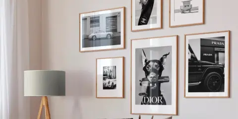 Galería de arte de pared con estilo: un coche clásico, una surfista, un perro con un arma y un coche de lujo. ¡Perfecto para tus láminas imprimibles gratis!