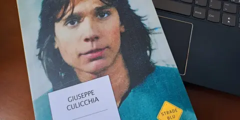 Copertina del libro "Uccidere un fascista" di Giuseppe Culicchia, che narra la storia di Sergio Ramelli.