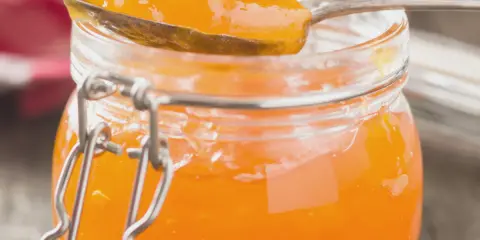 Twoja galaretka nie tężeje? Sprawdź, co robisz źle i jak to naprawić