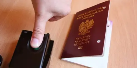 Kiedy zapłacić za paszport? Opłaty, zniżki i dowód wpłaty