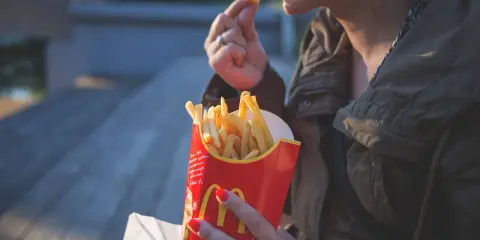 Chrupiące frytki z McDonald's? Odgrzej je jak ekspert!