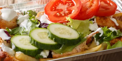 Kapsalon z serem: Ile kalorii? Jak jeść i nie przytyć?