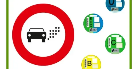 Señal de prohibición de circulación de vehículos contaminantes. Pegatinas DGT de emisiones: 0, ECO, C, B. ZBE Murcia.