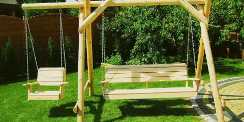 Huśtawka drewniana DIY: Jak zbudować trwałą i bezpieczną?