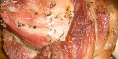 Soczysta, najlepsza golonka gotowana i pieczona, z chrupiącą skórką i aromatycznymi przyprawami.