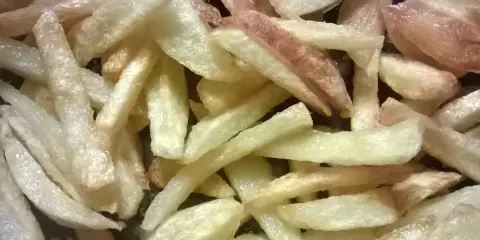 Frytki na smalcu: przepis na chrupkość i smak, jakich nie znasz!