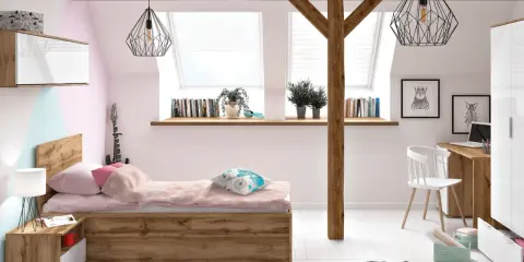 Nowoczesne oświetlenie do pokoju młodzieżowego, wiszące lampy o geometrycznym kształcie nad łóżkiem i biurkiem.