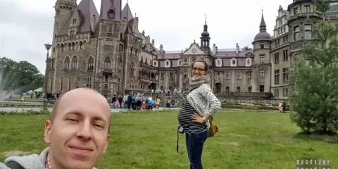Szukacie pomysłu, gdzie na wakacje w ciąży w Polsce? Zamek Książ to idealne miejsce na spokojny wypoczynek i piękne wspomnienia.