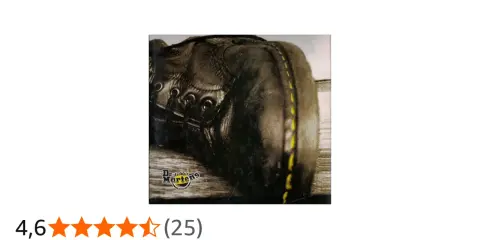 Nahaufnahme eines Dr. Martens AirWair Stiefels mit gelben Nähten. Der Unterschied liegt in der Qualität.